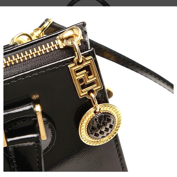 Gianni Versace Vintage Sunburst 2-Way top handle in black patent leather w/Charm - Picture 14 of 15